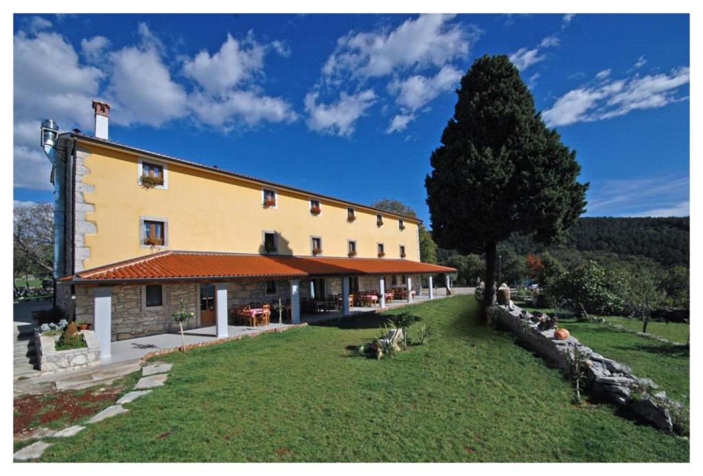 Villa Calussovo Ripenda Kras エクステリア 写真