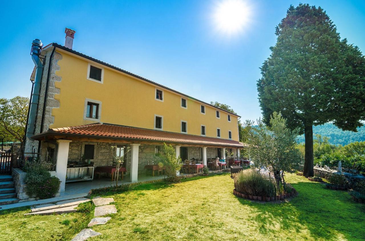 Villa Calussovo Ripenda Kras エクステリア 写真