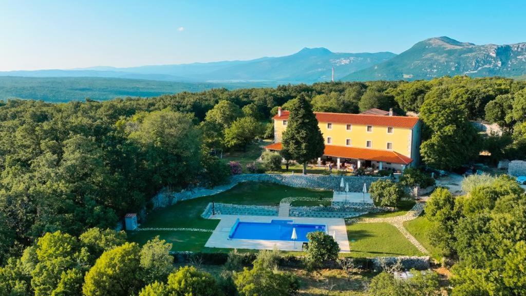 Villa Calussovo Ripenda Kras エクステリア 写真