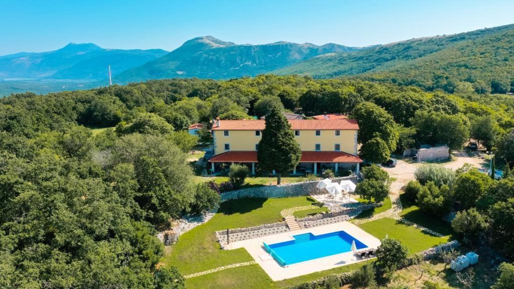 Villa Calussovo Ripenda Kras エクステリア 写真