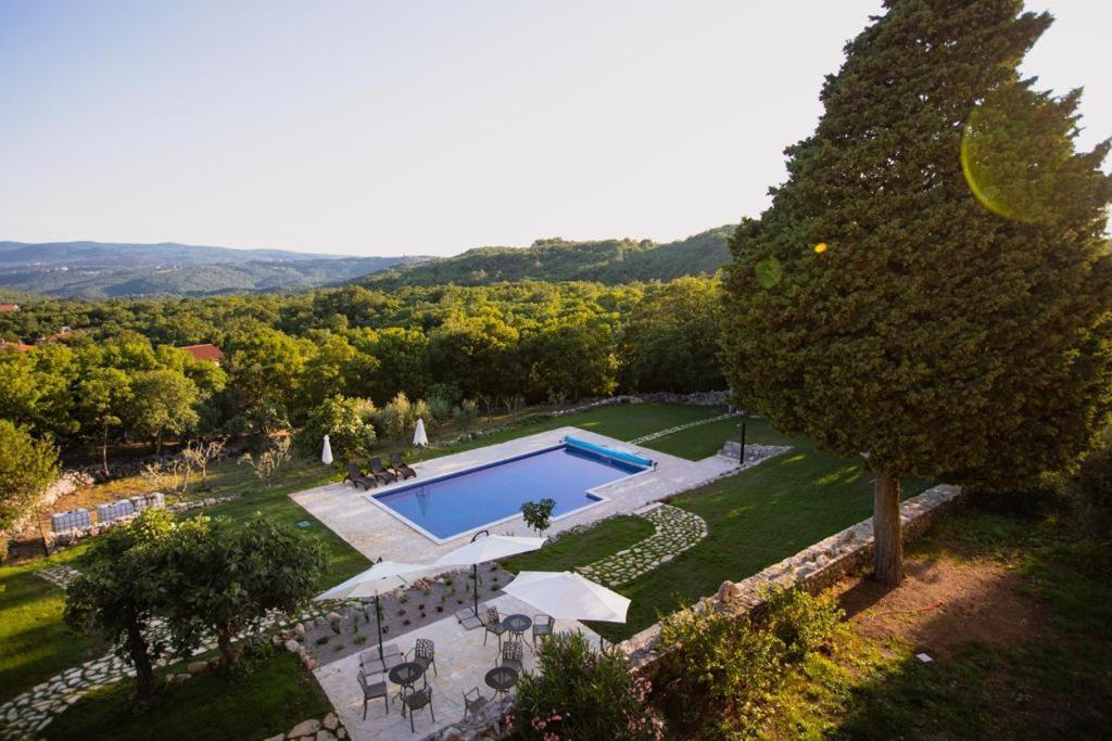 Villa Calussovo Ripenda Kras エクステリア 写真