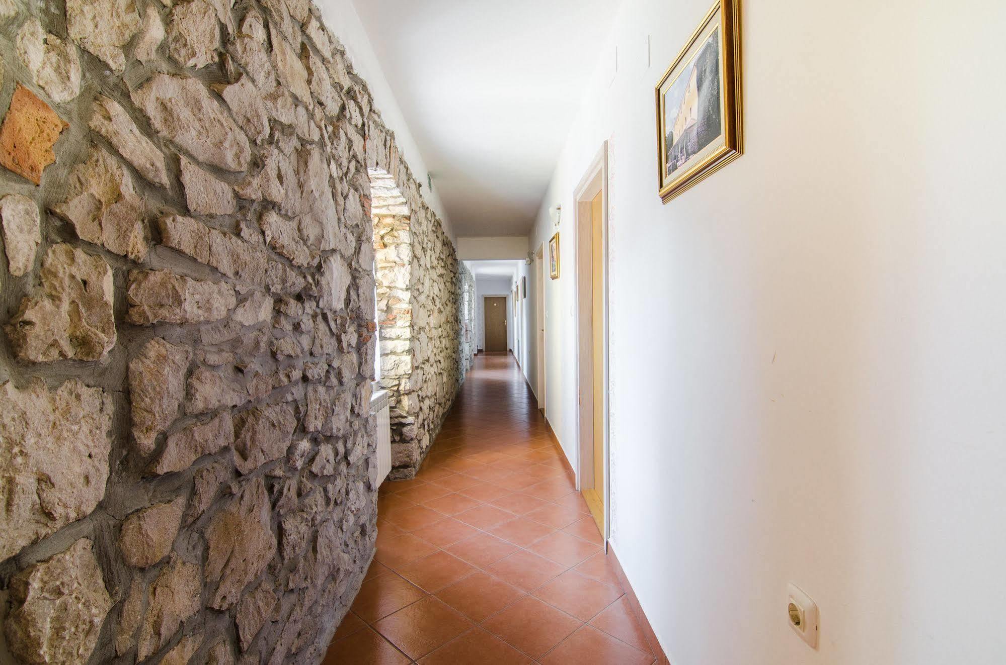 Villa Calussovo Ripenda Kras エクステリア 写真
